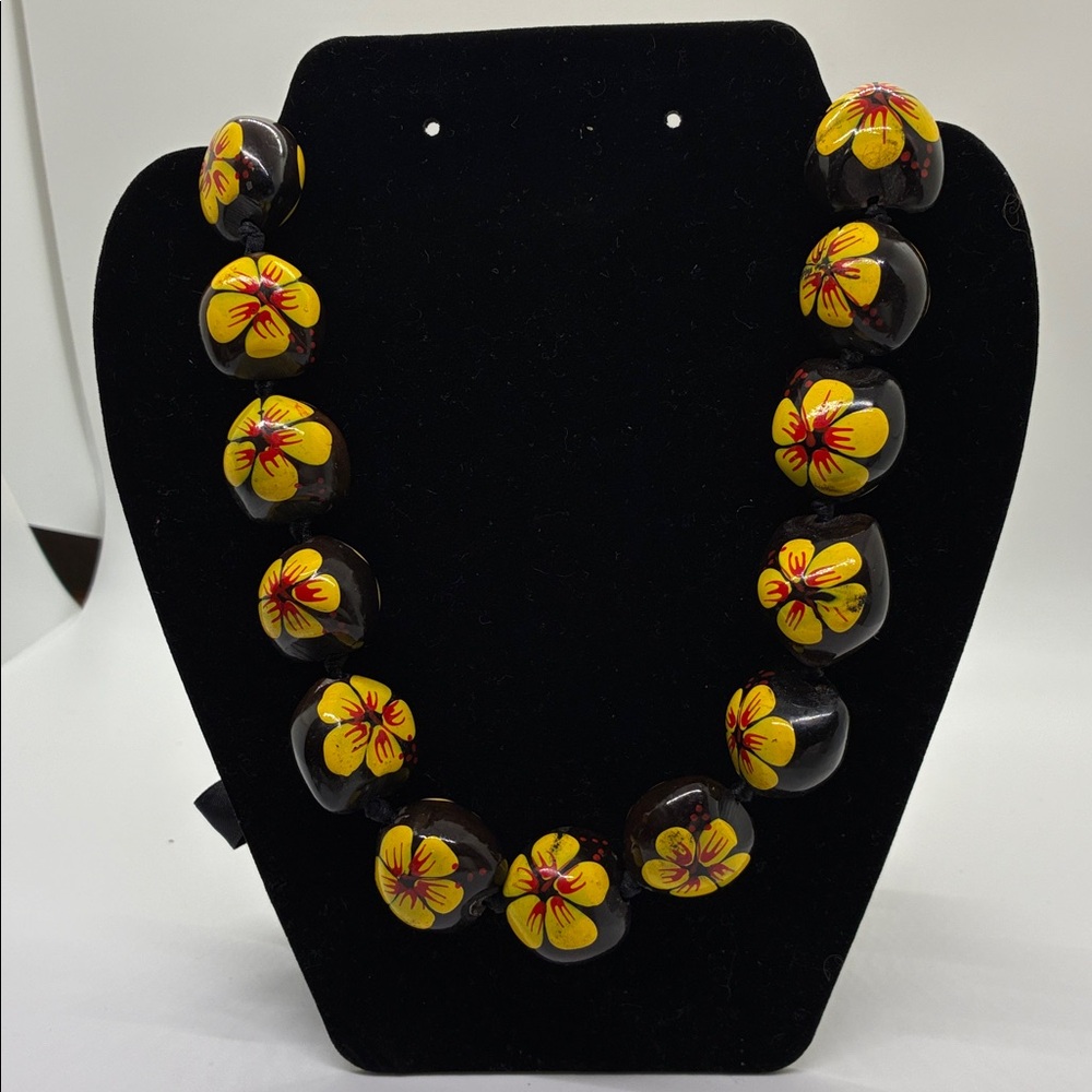 HAWAIIAN HAND PAINTED KUKUI HIBISCUS NUT NECKLACE